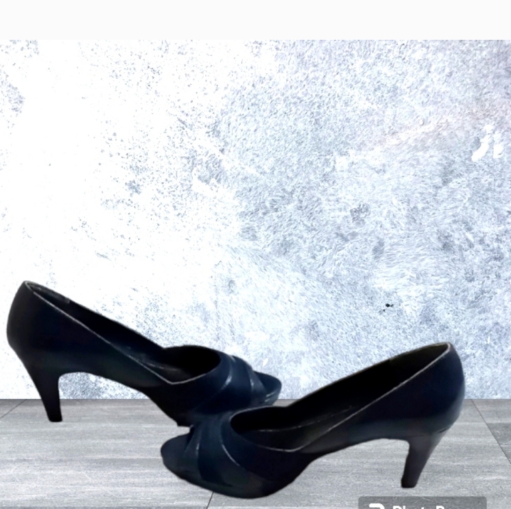 East 5th shoes heel 2 1/2" heel size 7m blue open toe